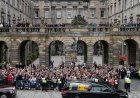 Ribuan Orang Ucapkan Selamat Tinggal Kepada Ratu Elizabeth II