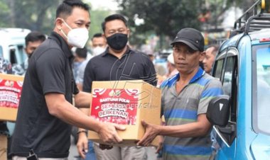 Ditreskrimsus Polda Metro Jaya Bagi Sembako