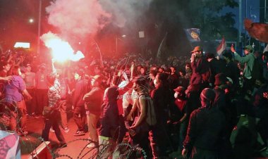 Demo Tolak Kenaikan Harga BBM di Jakarta Berakhir Ricuh