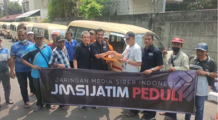 Dampak Kenaikan BBM, JSMI Jatim Beri Bantuan Sopir Angkot